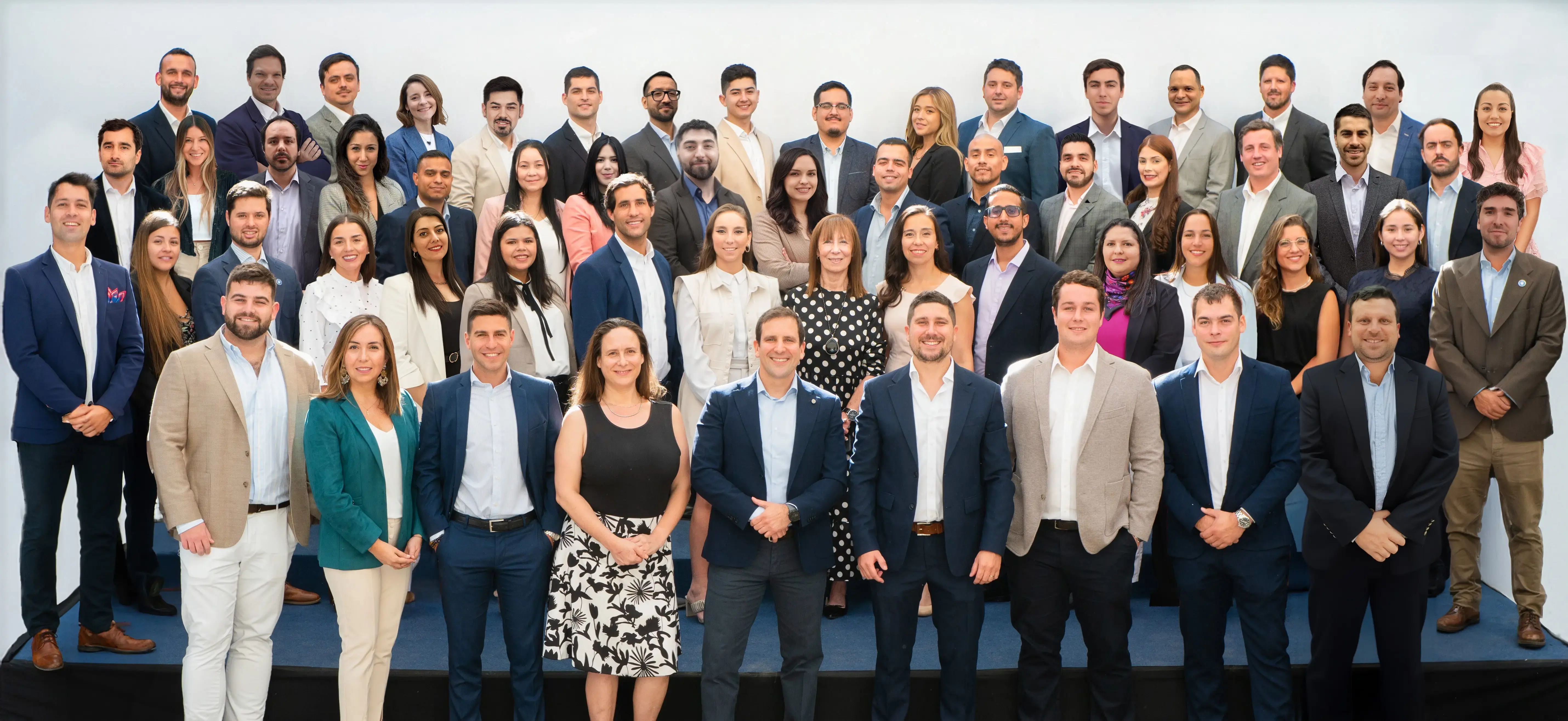 Foto equipo activo mas 2024 (1) copia 2